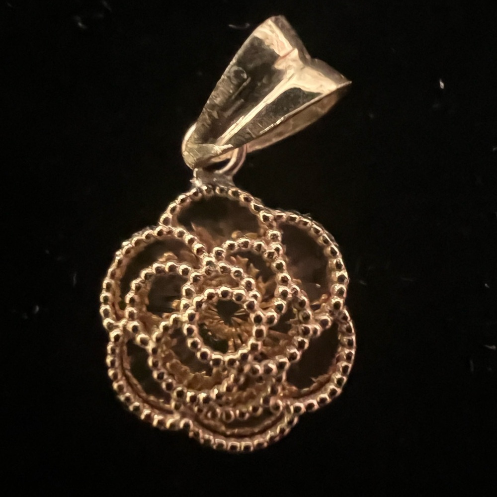 Elegant 14k Rose Gold Pendant